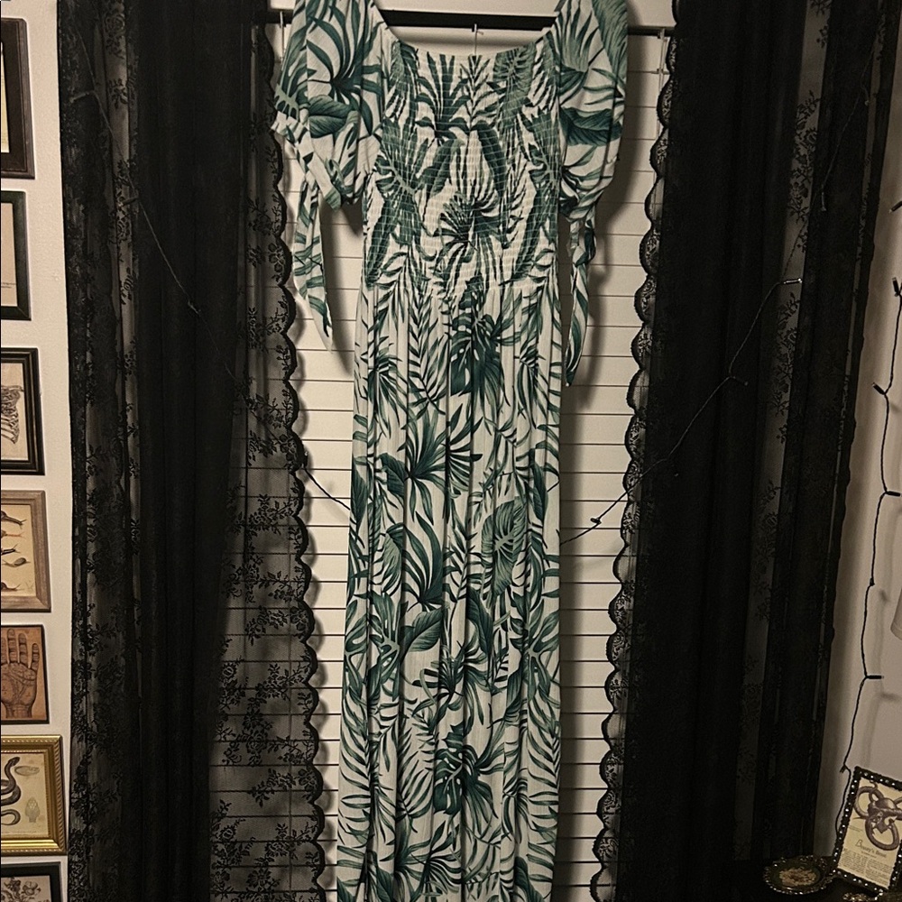 Elegant Green Leaf Print Maxi Dress